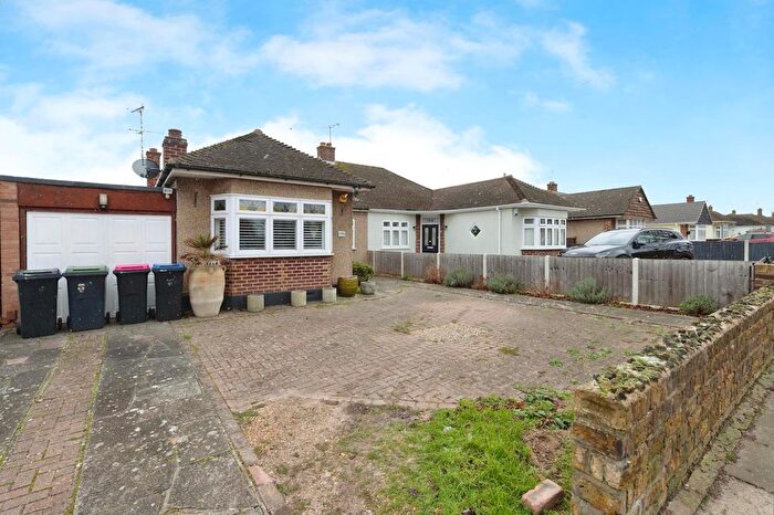 2 Bedroom Bungalow For Sale In Poynings Avenue, Southend-On-Sea, Essex, SS2