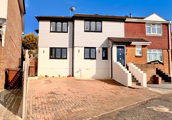 4 Bedroom Semi-Detached House For Sale In Woodchurch Close, Walderslade, Chatham, ME5