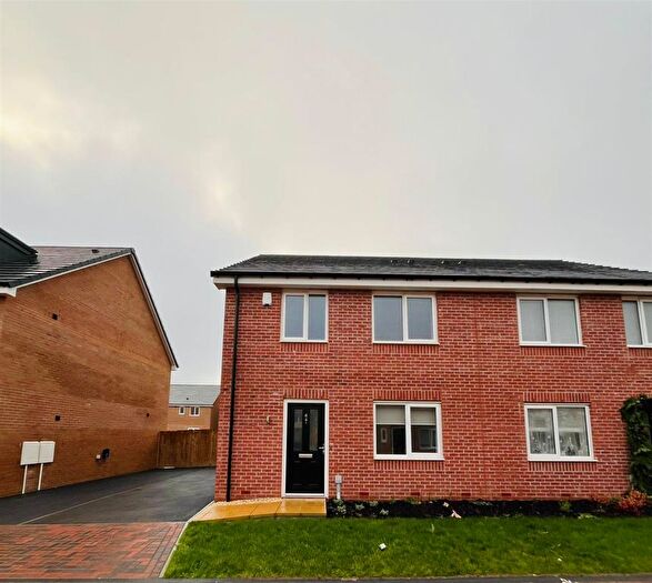 4 Bedroom Semi-Detached House To Rent In Bridges Close, Scartho Top, Grimsby, DN33