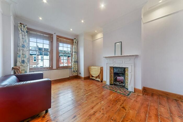 2 Bedroom Maisonette To Rent In Kingston Road, London, SW20