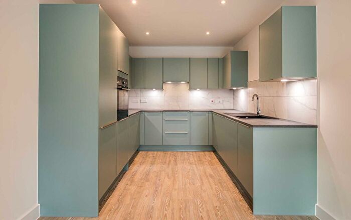 2 Bedroom Flat For Sale In Thanet Way, Whitstable, CT5