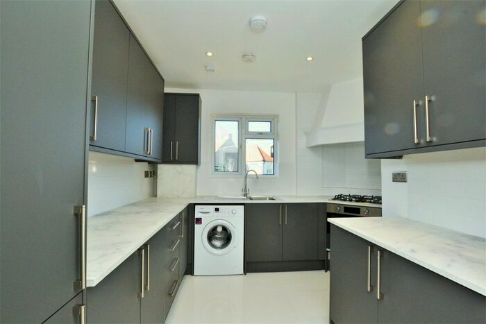 2 Bedroom Flat To Rent In The Brooklands, Eversley Crescent, Isleworth, TW7