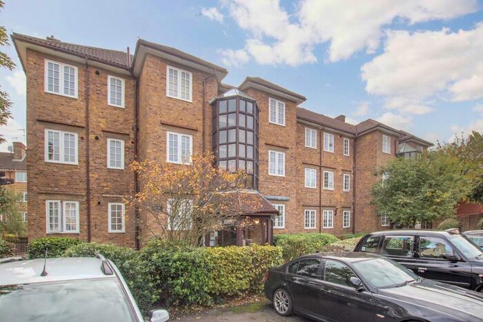 2 Bedroom Flat To Rent In Frogmore, London, SW18