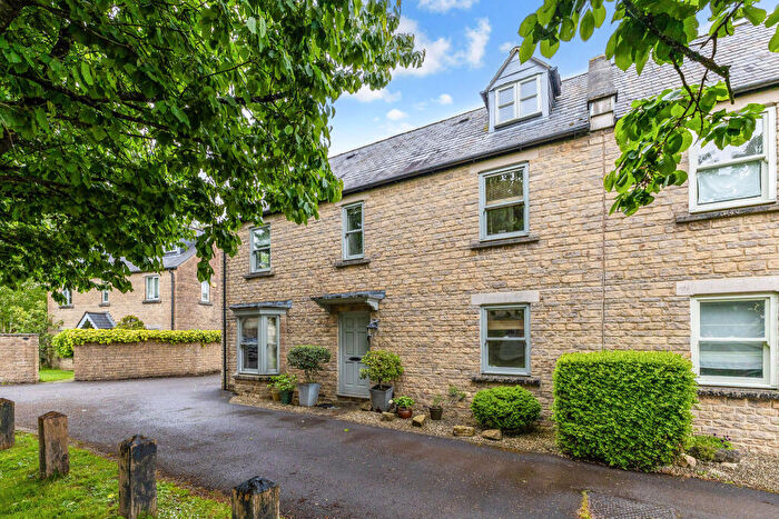 5 Bedroom Semi-Detached House For Sale In Tremes Close, Marshfield, SN14