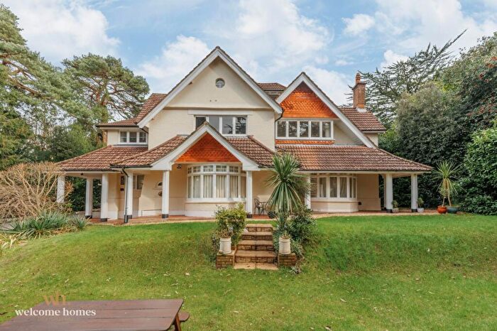 2 Bedroom Flat To Rent In Forest Road, The Gables, BH13