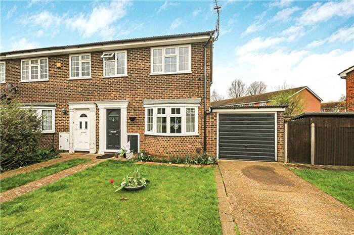 3 Bedroom End Of Terrace House For Sale In Kingfisher Drive, Staines Upon Thames, TW18