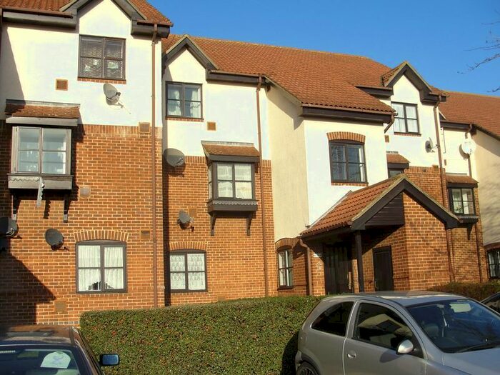 1 Bedroom Flat To Rent In David Close, Harlington, Hayes, UB3