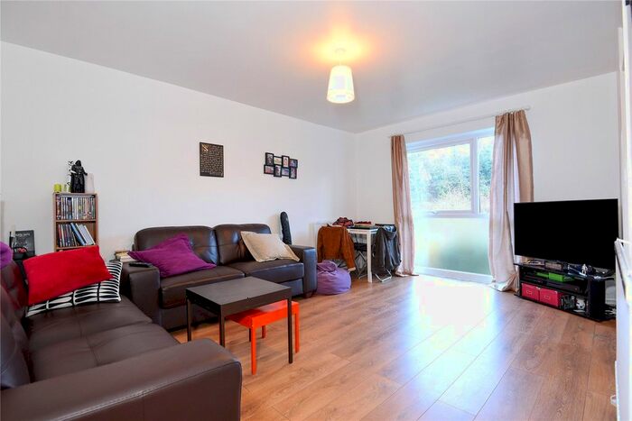 2 Bedroom Flat To Rent In Trafalgar Court, Southcote Road, Reading, Berkshire, RG30