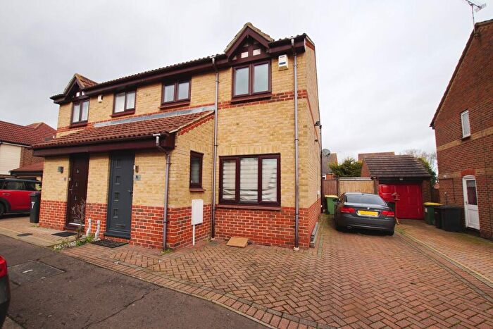 3 Bedroom Semi Detached House To Rent In Kingfisher Crescent, Rayleigh, SS6