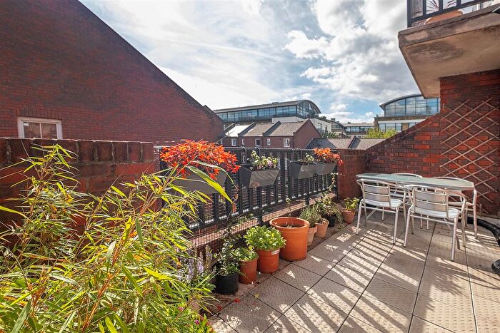 2 Bedroom Flat For Sale In Disraeli Close, London, W4