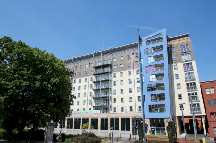 1 Bedroom Flat To Rent In Woking, Surrey, GU21