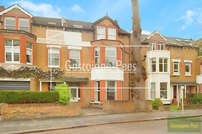 2 Bedroom Flat To Rent In Hampton Wick, KT1
