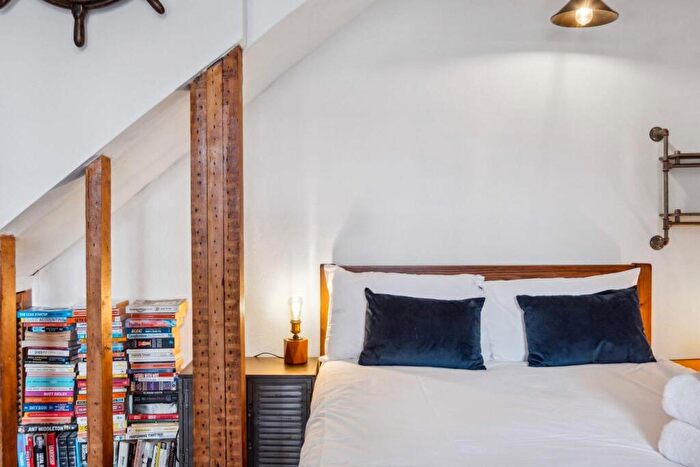 1 Bedroom Flat For Sale In Marjorie Grove, Battersea, SW11