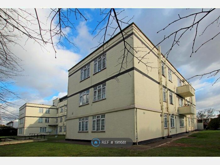 3 Bedroom Flat To Rent In Thornbury Court, Osterley, TW7