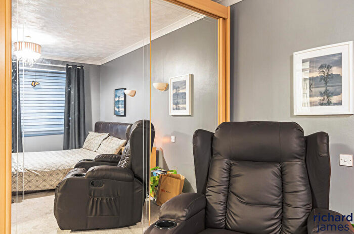 3 Bedroom End Of Terrace House For Sale In Eliot Close, Liden, SN3