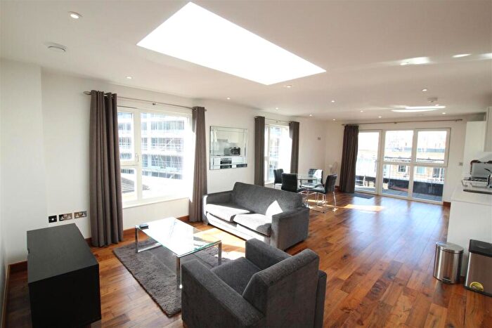 2 Bedroom Flat To Rent In Stephen Court, Diss Street, Shoreditch, E2