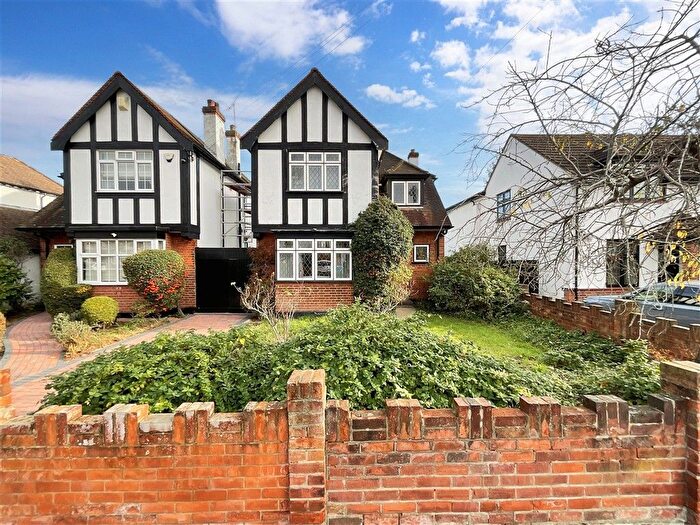 3 Bedroom Detached House For Sale In Rockingham Avenue, Hornchurch, Essex, RM11