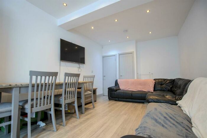 7 Bedroom House To Rent In Teignmouth Road, Birmingham, B29