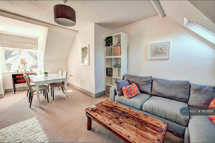 2 Bedroom Flat To Rent In Chine View Mansions, Bournemouth, BH4