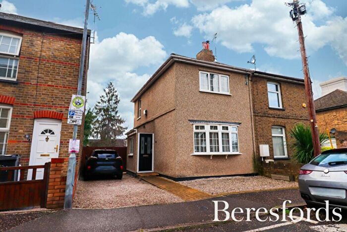 3 Bedroom Semi Detached House For Sale In Primrose Hill, Chelmsford, CM1