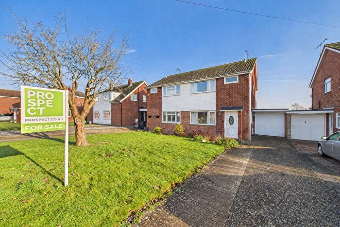 3 Bedroom Semi Detached House For Sale In Appletree Lane, Spencers Wood, Reading, Berkshire, RG7
