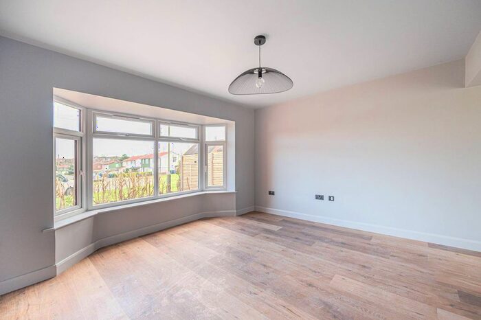 5 Bedroom Terraced House To Rent In Prayle Grove, Brent Cross, London, NW2