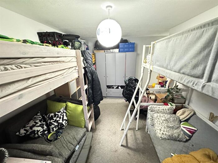 2 Bedroom Flat For Sale In Crocus Way, Chelmsford, CM1