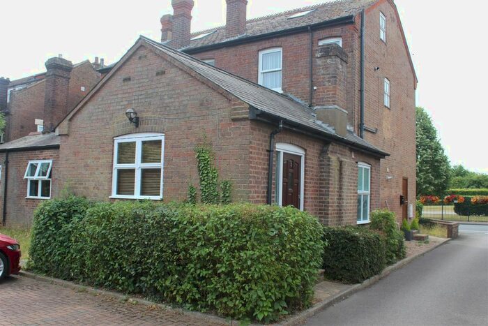 1 Bedroom Flat To Rent In Henry Court, West Street, Dunstable, LU6