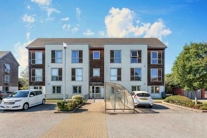 2 Bedroom Flat To Rent In Dulcie Close, Greenhithe, Kent, DA9