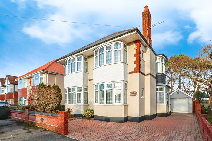 3 Bedroom Detached House For Sale In Heather View Road, Poole, Dorset, BH12