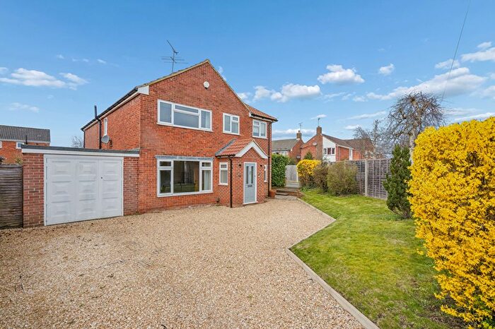 4 Bedroom Detached House For Sale In Greenfield End, Chalfont St. Peter, Gerrards Cross, Buckinghamshire, SL9