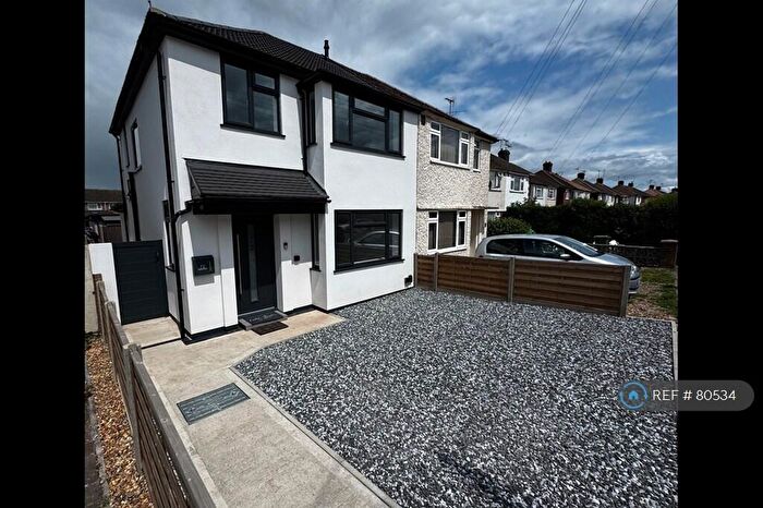 3 Bedroom Semi-Detached House To Rent In Weedon Road, Aylesbury, HP19