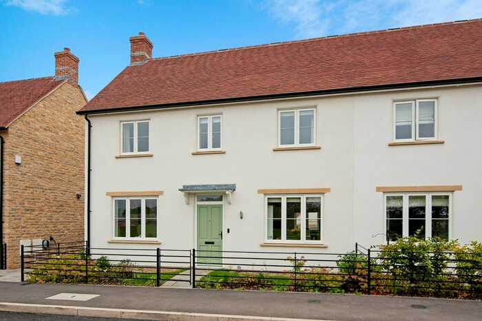 3 Bedroom Semi-Detached House To Rent In Turrills Row, Woodstock, Oxfordshire, OX20