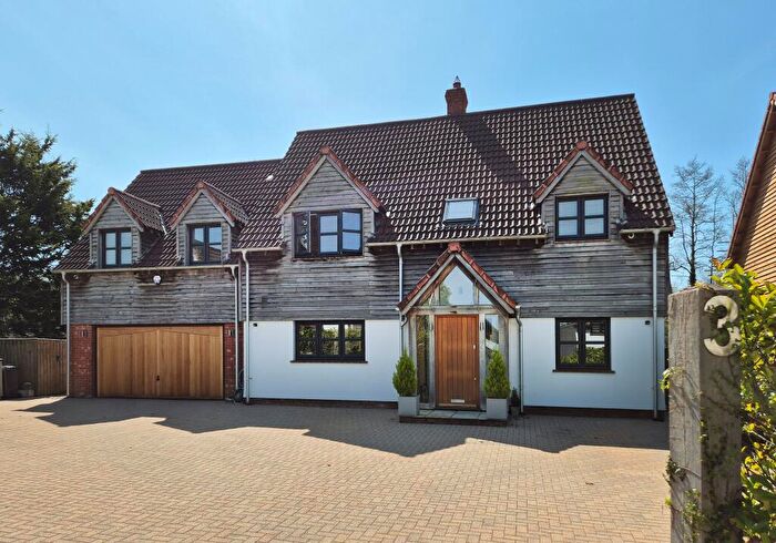 4 Bedroom Detached House For Sale In Knowle, Braunton, EX33