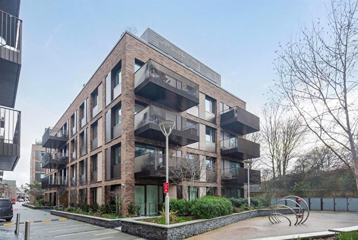 3 Bedroom Flat To Rent In Moulding Lane, London, SE14
