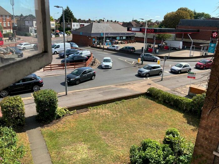 2 Bedroom Flat To Rent In Billet Lane, Hornchurch, RM11