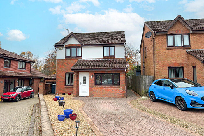 3 Bedroom Detached House For Sale In Fairways View, Hardgate, G81