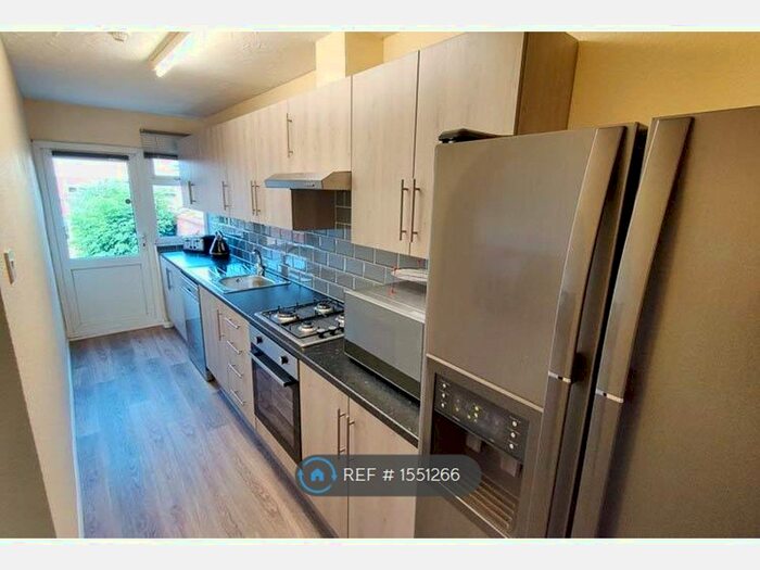 6 Bedroom Terraced House To Rent In Brookland Road, Northampton, NN1
