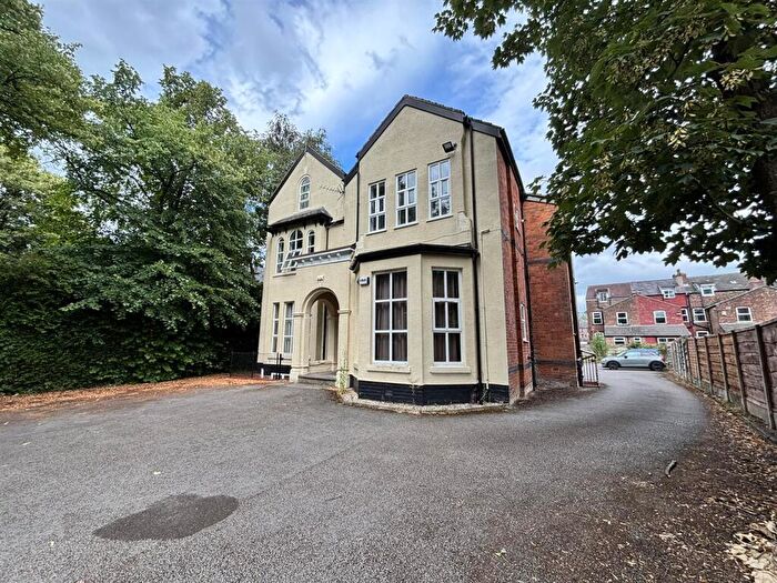 3 Bedroom Flat To Rent In Ladybarn Crescent, Fallowfield, Manchester, M14