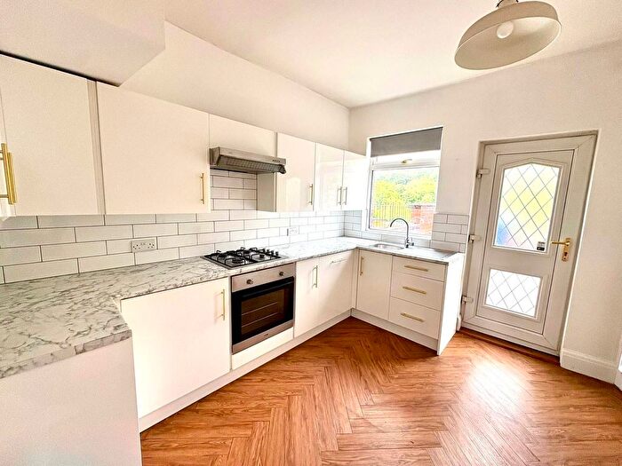 3 Bedroom Flat To Rent In Meadow Head, Sheffield, S8