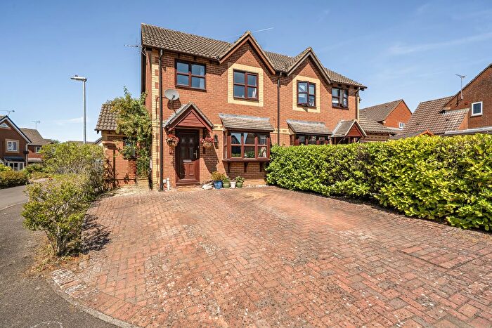 3 Bedroom Semi Detached House For Sale In Elm Park, Royal Wootton Bassett, SN4