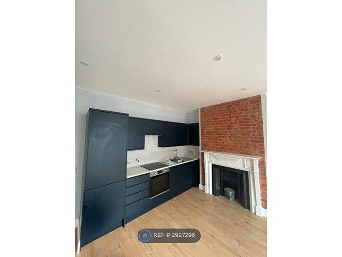 2 Bedroom Flat To Rent In High Street, Camberley, GU15