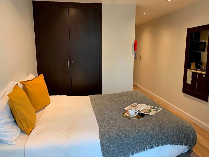 Studio To Rent In Kilburn High Road, London, NW6