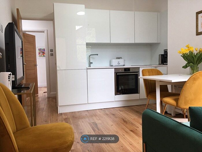 2 Bedroom Flat To Rent In Notting Hill, London, W11