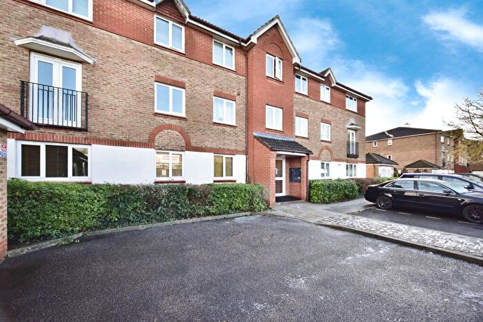 2 Bedroom Apartment For Sale In Bodiam Court, Maidstone, ME16