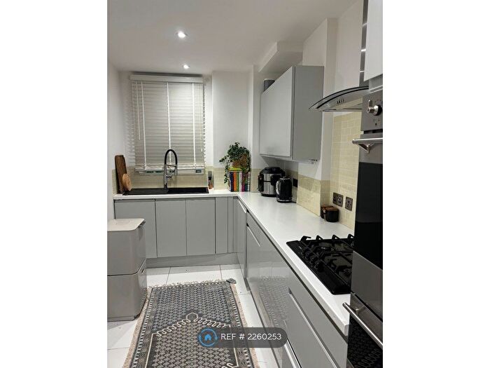 1 Bedroom Flat To Rent In Wapping High St, London, E1W