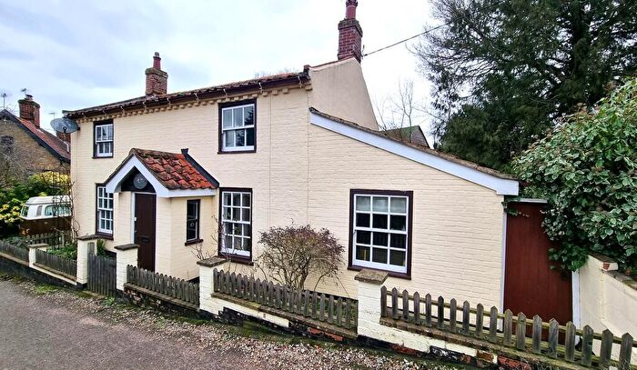 3 Bedroom Detached House For Sale In The Street, Holton, IP19