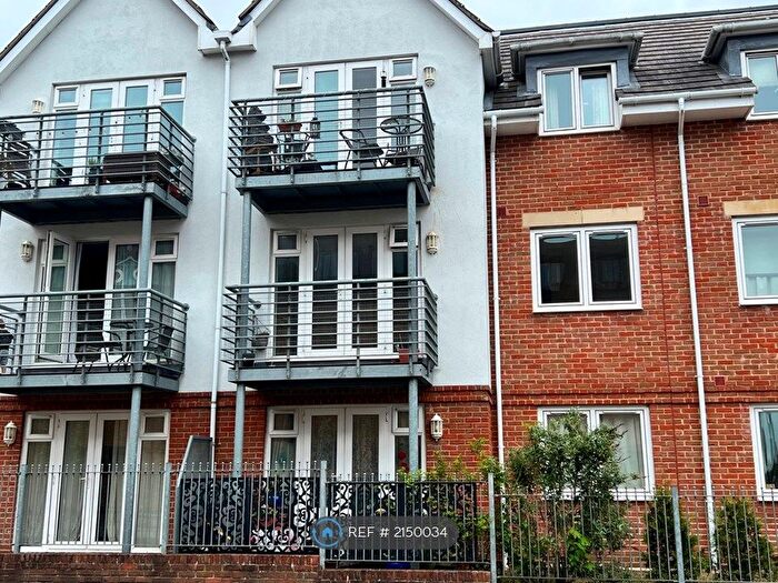 2 Bedroom Flat To Rent In Old Dairy Close, Fleet, GU51