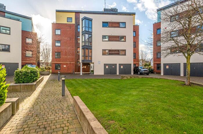 2 Bedroom Flat To Rent In Southwell Park Road, Camberley, GU15