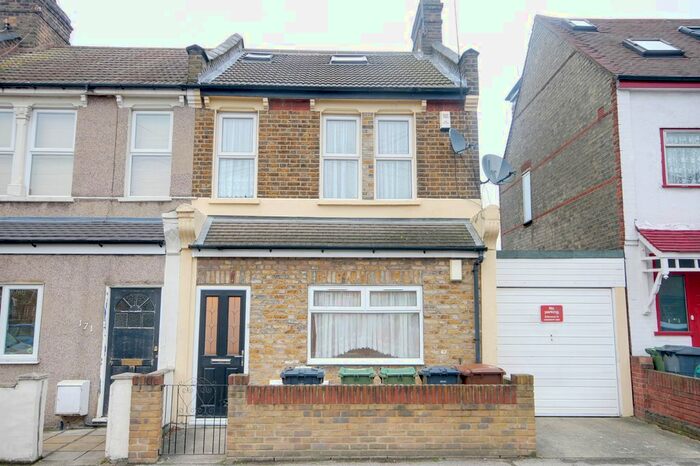 2 Bedroom Flat To Rent In Brookscroft Road, Walthamstow E17